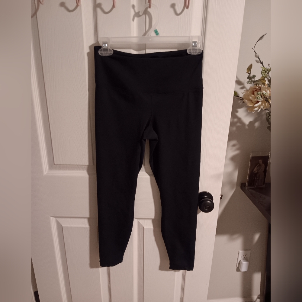 Yogalicious Lux Black High-Waist  Leggings. Medium.